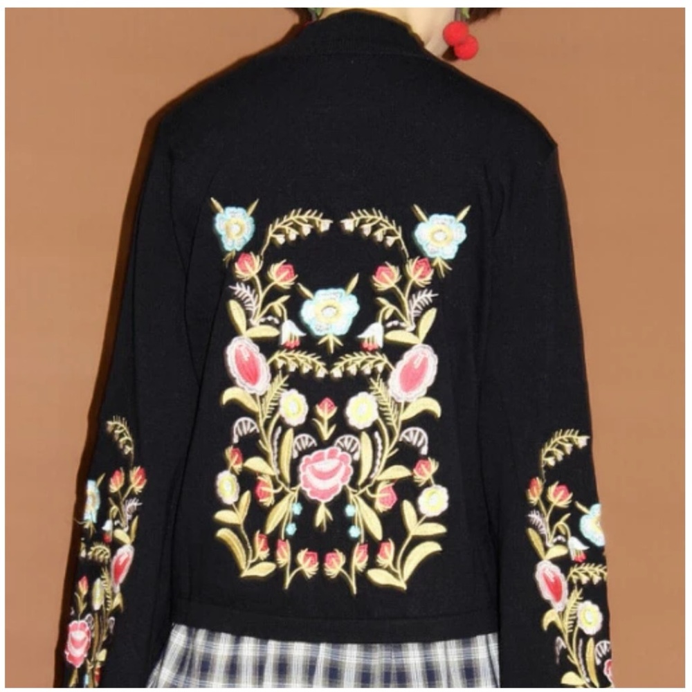 💕 Black Floral Embroidery Tie Sleeve Sweater - Picture 8 of 13